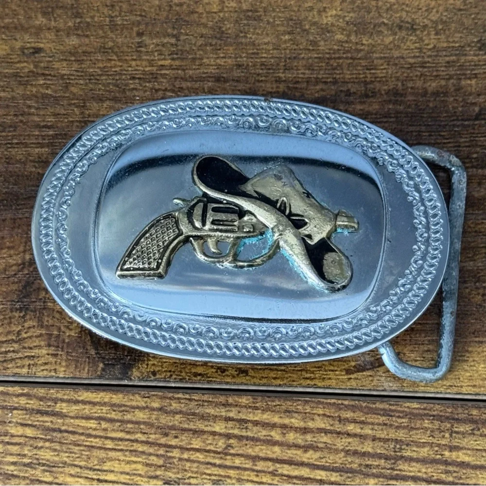 Vintage Western Pistol Cowboy Hat Metal Belt Buckle Made In Hong Kong